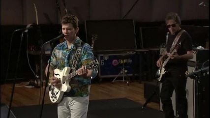 Chris Isaak - Somebody's Cryin