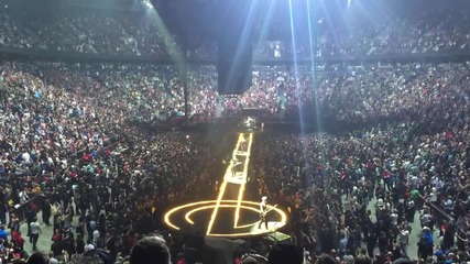 Китаристът на U2 падна от сцената във Ванкувър, Канада