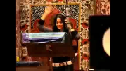 Vanessa Hudgens - In The Studio - Sneakernight