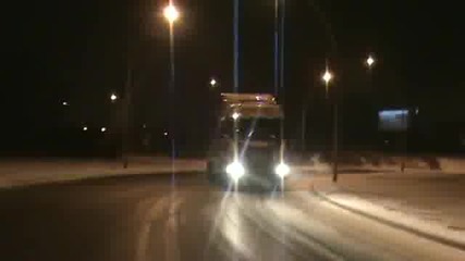 Дрифт С Камион На Заледен Път