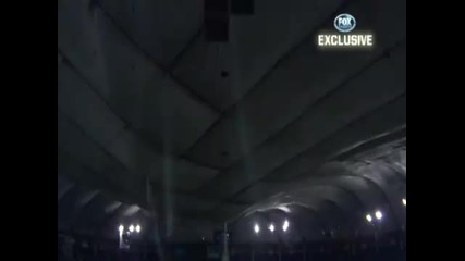 стадион се навoднява 