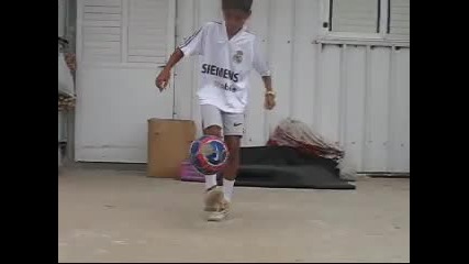 той е само на 10