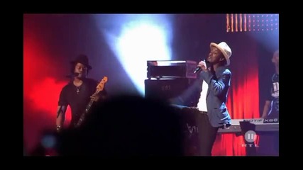 Knaan - Wavin Flag ( The Dome 54 ) Live 