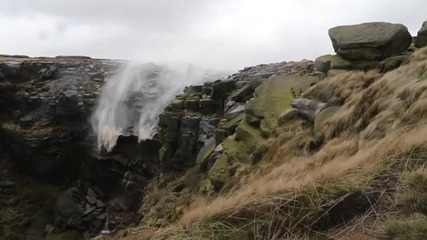 Вятър Сътвори Чудо.накара Водата На Водопад Да Тече Обратно