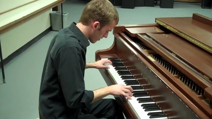 Страхотни умения на пианист!