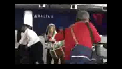Ashley И Vanessa На Летището В L.А. 24.03.2008