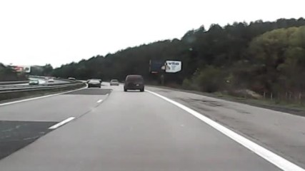 Рисково шофиране в аварийната лента на магистрала "Тракия"