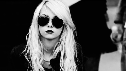 Taylor Momsen / Sour.cherry 