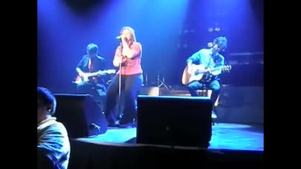 Kelly Clarkson Behind These Hazel Eyes Live Short Acoustic Version San Jose Event Cente 