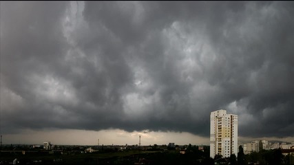 Пороен дъжд с буреносни облаци в София 15.9.2014