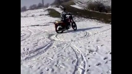 Burnout на сняг с Cz 350 