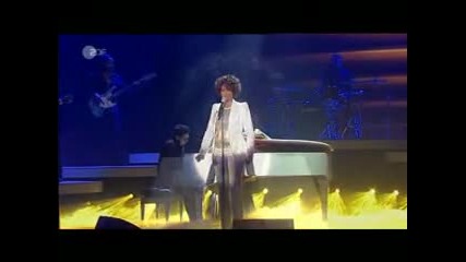 Whitney Houston - I Look To You (live) 
