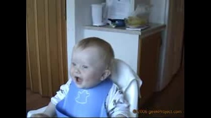 Ненормален Смях На Малко Бебе