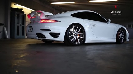 Усъвършенствано изящество Porsche 911 Turbo S