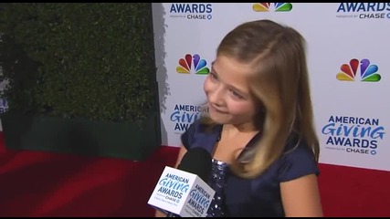 Miley Cyrus - American Giving Awards 2011 Red Carpet