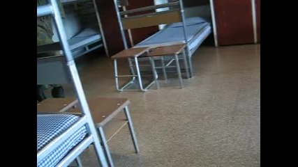 Войник прави страхотна лунна походка 