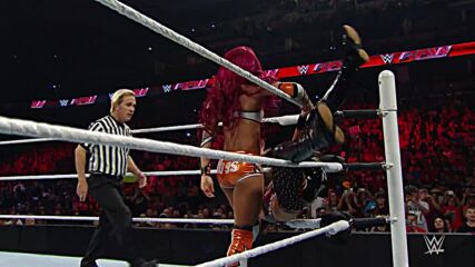 Becky Lynch vs. Paige vs. Sasha Banks vs. Brie Bella - Fatal 4-Way Match: Raw, Nov. 2, 2015 (Full Match)