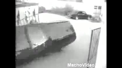 Внимание! Жена зад волана!