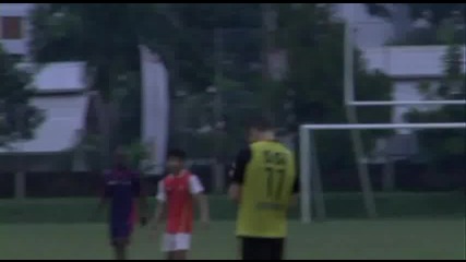 Arsenal Academy - Greg Akcelrod surprises young footballers