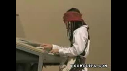 Това трябва да се види момиче прави идеално копие на песента от карибски пирати
