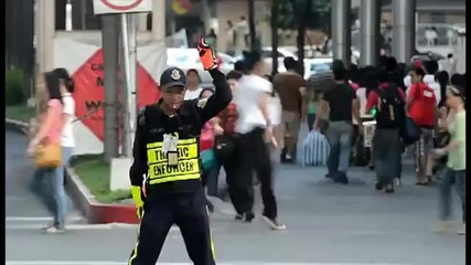 Игрив полицай !