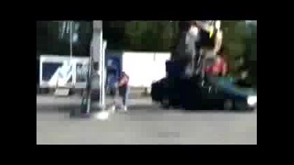 Тази кола е като камион ... :)