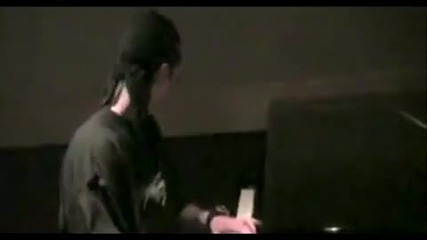Tom Kaulitz - playing Zoom into me on piano 