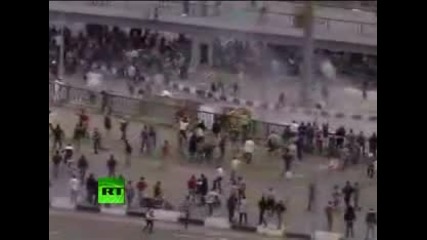 rock throwing battles rage on tahrir square on 2nd day of clashes 