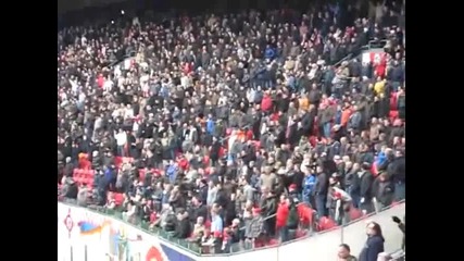 Феновете на Аякс пеят Youll Never Walk Alone в чест на Луис Суарес 