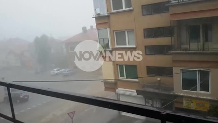 От "Моята новина": Дъждът повлече жена в Плевен