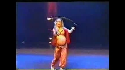 Танцуваща Бременна Жена