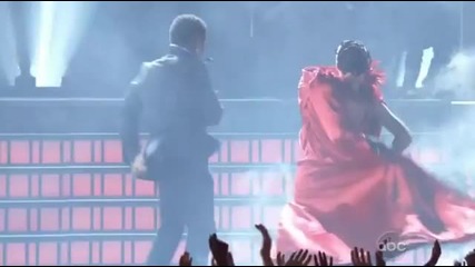 Превод Usher взриви публиката с Scream ( Billboard Music Awards 2012 )