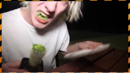 Глупак яде кактус! Смях!