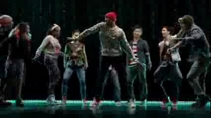 Bella & Zendaya - Contagious Love Shake It Up- I