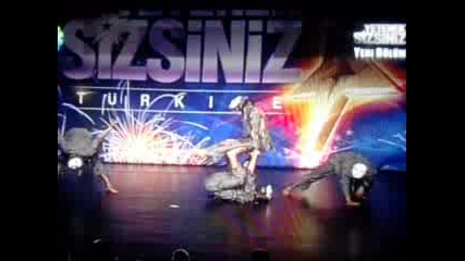 azis i zombi show