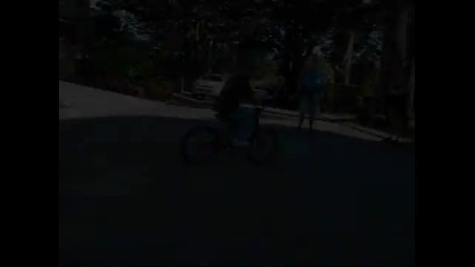 Omg!!! 5 yr old kid bike jumps 10ft over his Dad!!!