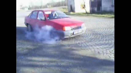 Opel Kadett Пали Гуми