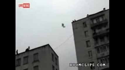 Луд скок от 8 етажна сграда 
