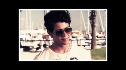 Nick Jonas... ;*