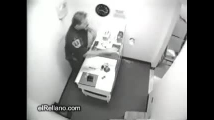 piqn 4ovek v policiqta 