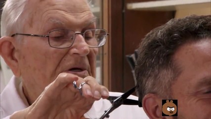 Вие бихте ли посещавали 98 годишен бръснар?