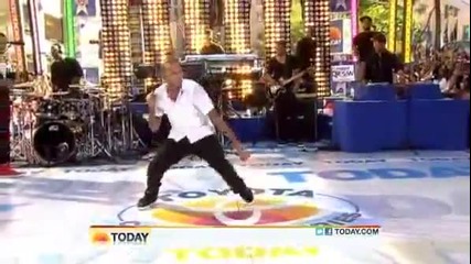 Крис Браун отново разбива ( I Can Transform Ya Dougie )