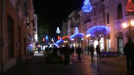 Светещи дъги, музика и добро настроение по Коледа в Пловдив (ВИДЕО)