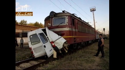 Влак блъсна Микробус край Криводол