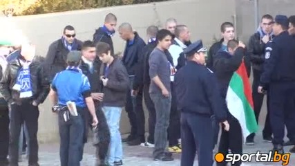 28.10.2011 Полицията обгради феновете на Левски на метрото за проверка на документи