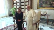 Папа Франциск прие на аудиенция италианския премиер Джорджа Мелони (ВИДЕО)