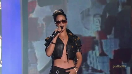 T.i и Rihanna правят страхотно шоу по време на песните Whatever U Like и Live Your Life шоу на Mtv