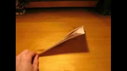 Такова самолетче от хартия не сте виждали