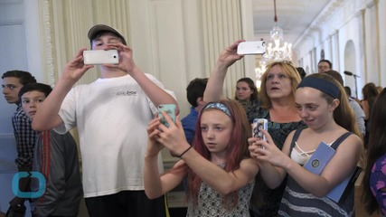 Let's Selfie: Michelle Obama Lifts White House Social Media Ban