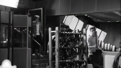 Жестока Премиера! One Direction - Little Things ( Official Music Video )
